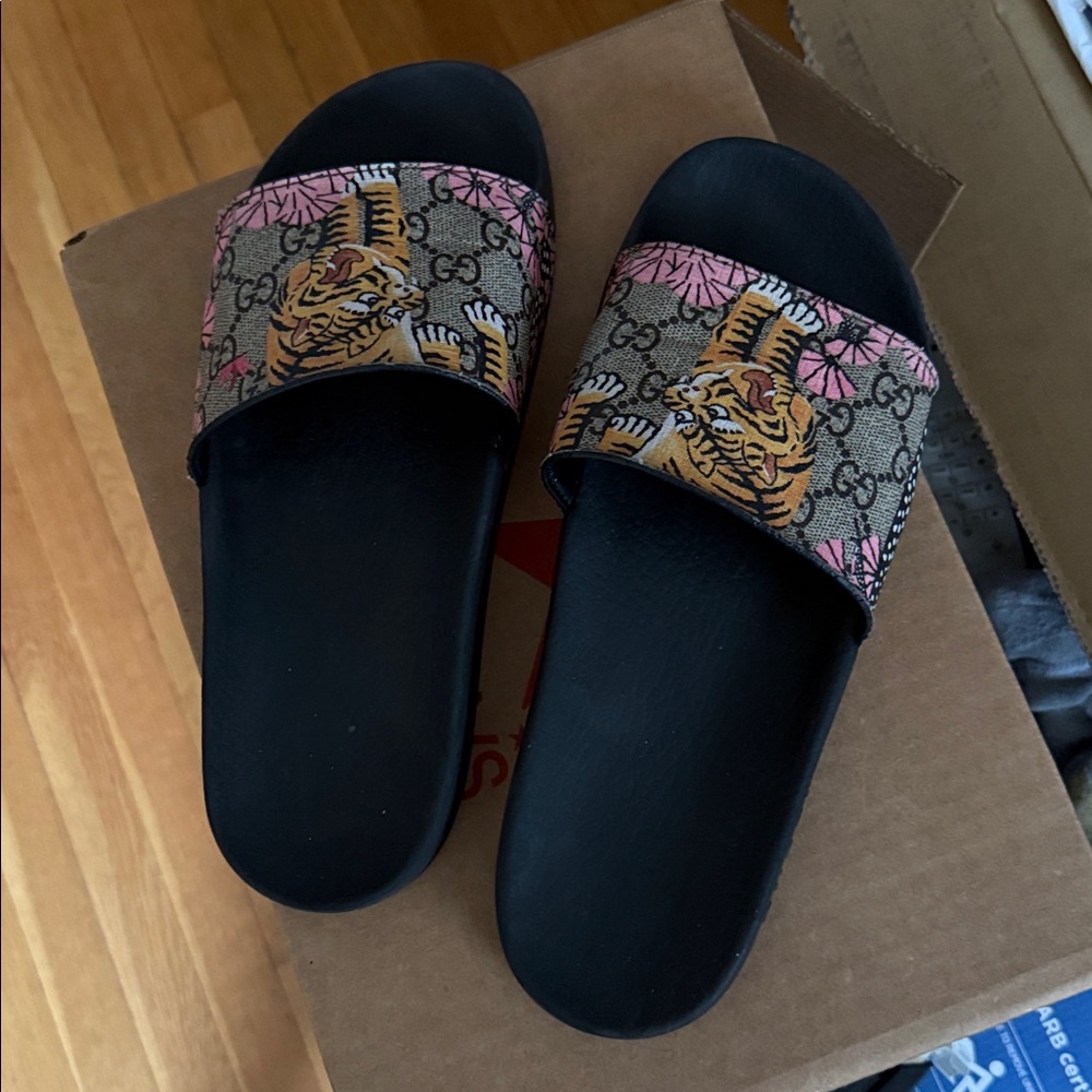 Gucci Bengal Tiger Sakura Slides - Picture 12 of 16